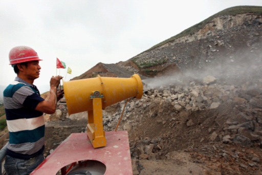 “水炮”降塵“布袋”除塵大西采石場投資千萬做環(huán)保
